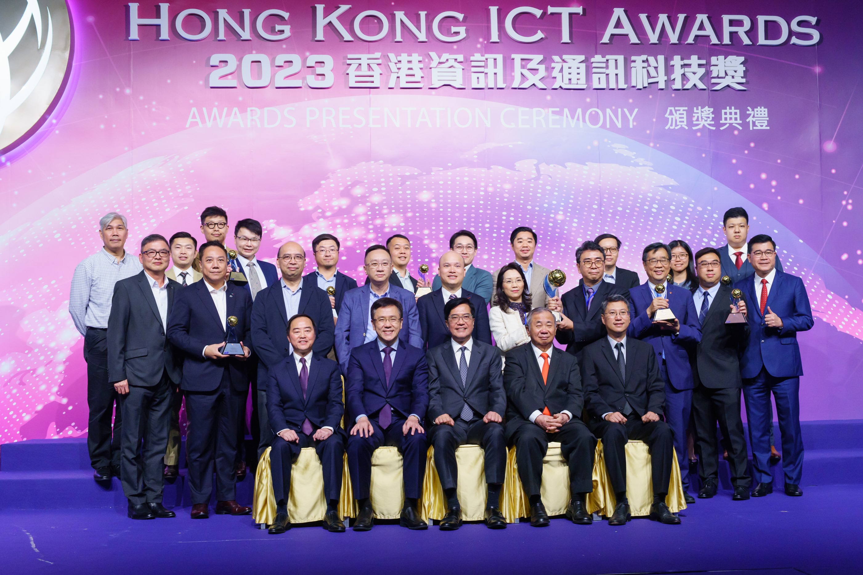 2023香港資訊及通訊科技獎智慧生活各獎項得主合照